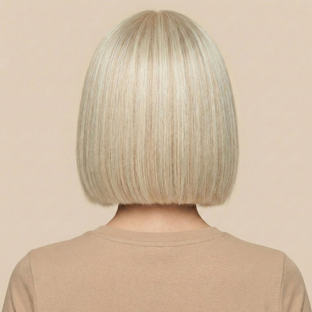 Perruque Synthétique Blonde A Frange Courte - Ivana - dos